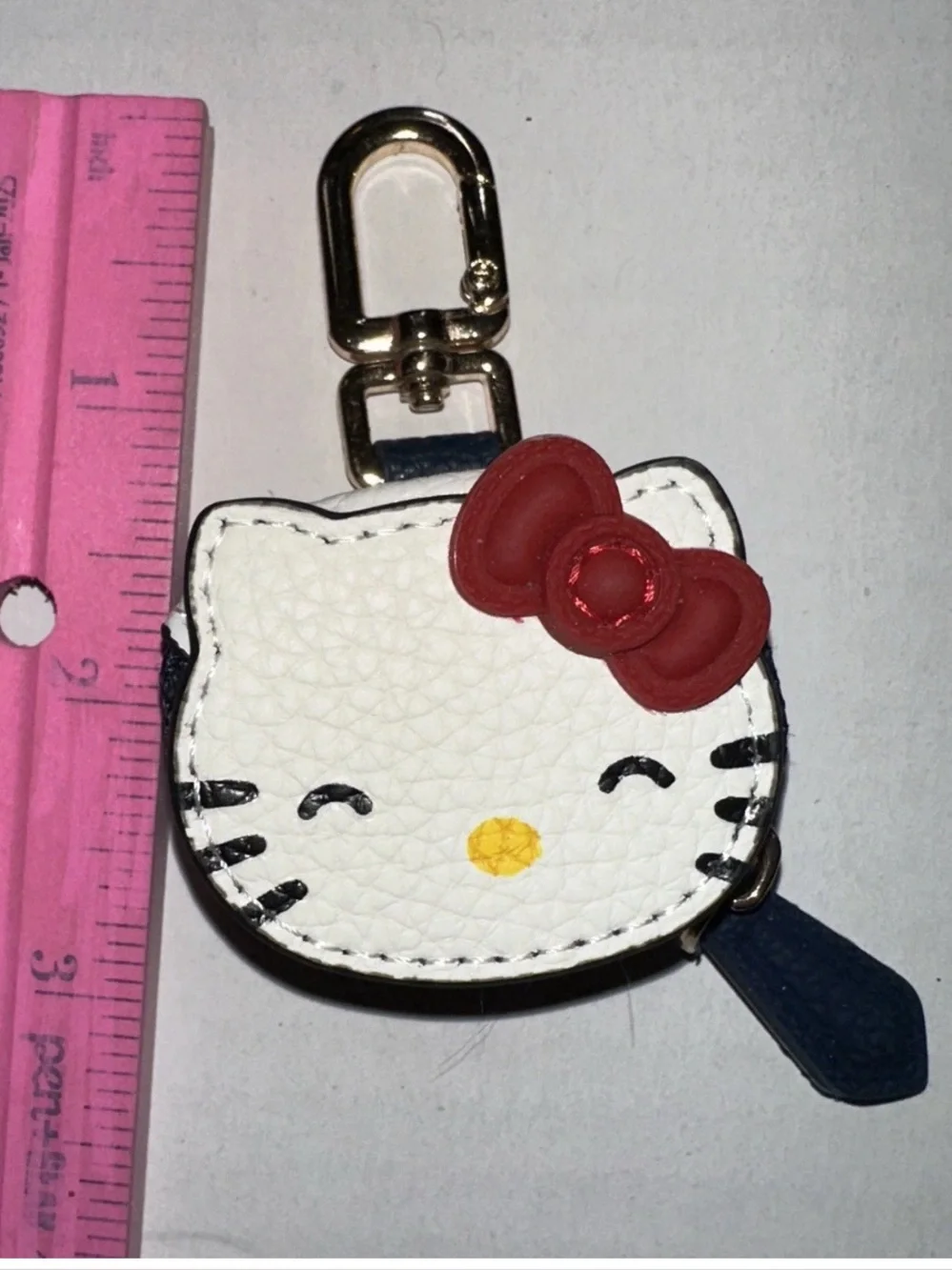 Trendy Sanrio Pvc Hello Kitty Mini Coin Purse Keychain Bag Charm Zip Around 3" - Picture 1 of 4